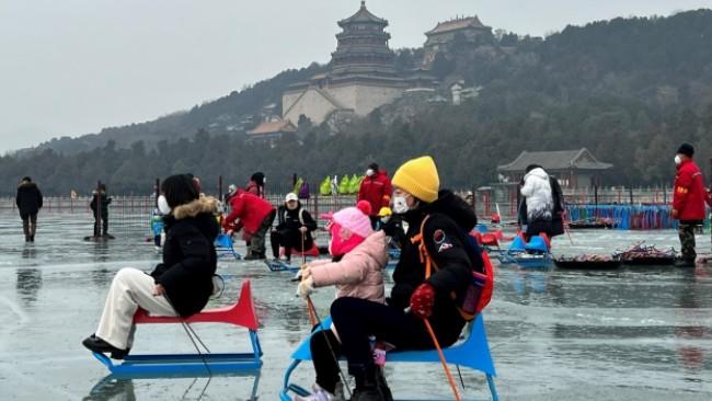 组图：中国多地旅游市场复苏回暖，游客纷至沓来